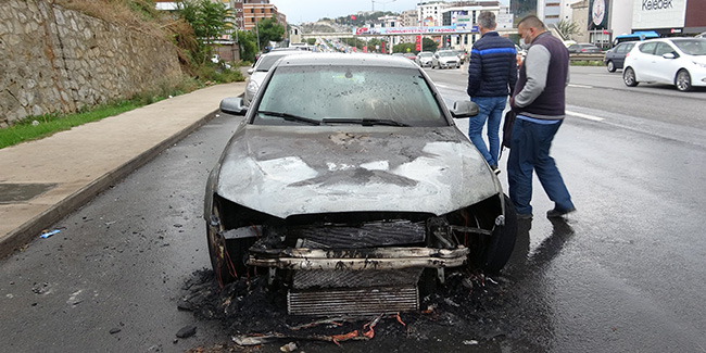Pendik'te Audi marka araç alev alev yandı