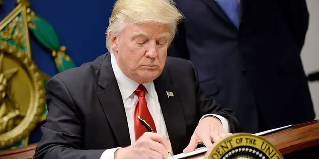Trump İran'a ek yaptırımlar öngören kararnameyi imzaladı