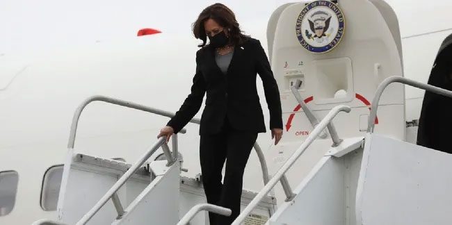 ABD Başkan Yardımcısı Kamala Harris'in uçağı zorunlu iniş yaptı