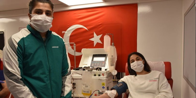 Busenaz Sürmeneli'nin ailesi de "immün plazma" bağışçısı oldu