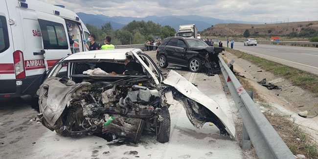 Amasya’da iki otomobil çarpıştı: 2 ölü, 5 yaralı