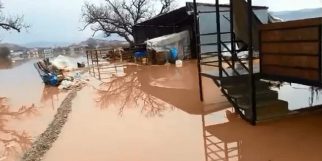 Burdur’da dere suyu taştı, evler su altında kaldı