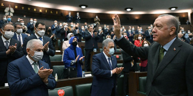 Erdoğan'ın eski danışmanı: İktidar ceketini koysa doktorluk da yapar..