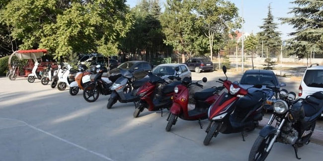 Polis baskınında 53 çalıntı motosiklet ve bisiklet bulundu
