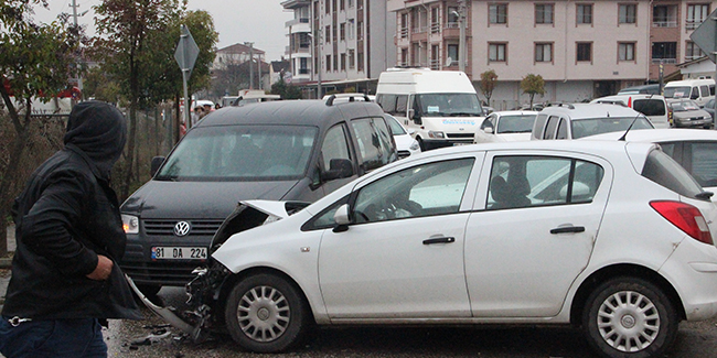 Düzce’de zincirleme trafik kazası: 3 yaralı