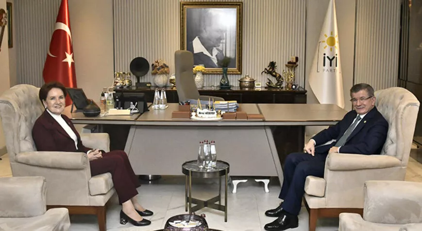 Ahmet Davutoğlu'ndan Meral Akşener'e ziyaret