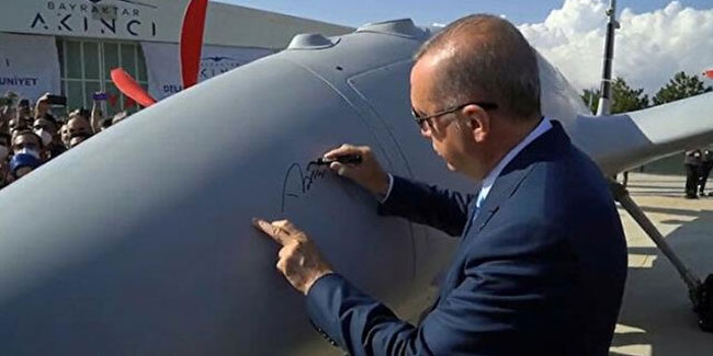 Cumhurbaşkanı Erdoğan, Akıncı TİHA'ya ilk imzayı attı