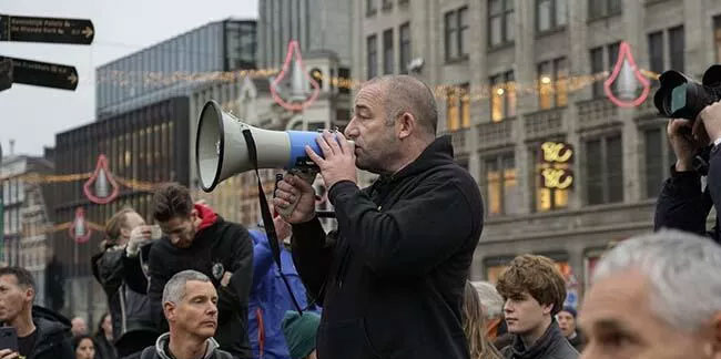 Hollanda Başbakanı, tedbirleri protesto edenlere 'aptal' dedi