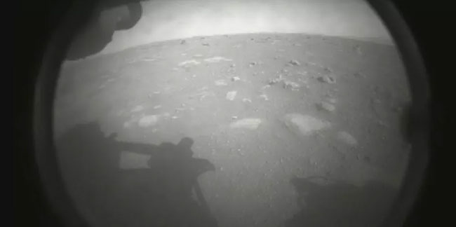 NASA Mars yüzeyinde! İşte Mars'tan ilk görüntü