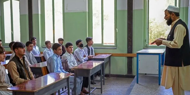Taliban'dan tepki çeken karar: Kız öğrenciler okula başlayamadı