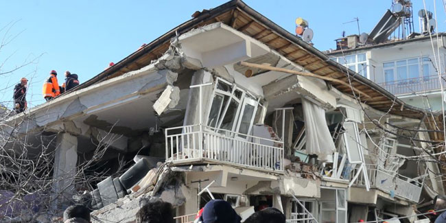 Türkiye'deki depremler 80 bin can aldı 