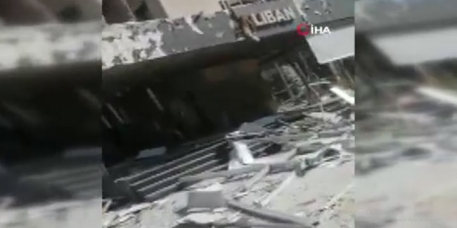 Lübnan Elektrik Kurumu binası patlamanın şiddetiyle yıkıldı