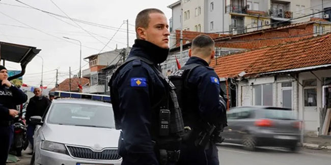 Kosova'nın kuzeyinde polise ateş açıldı