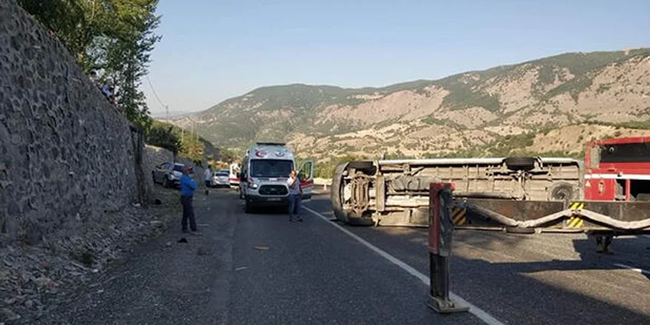 Bingöl’de tarım işçilerini taşıyan minibüs devrildi: 20 yaralı
