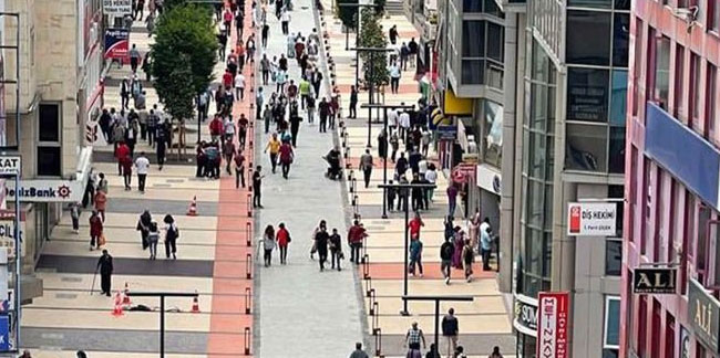 Trabzon’da Maraş Caddesi’nin zemini değişiyor!