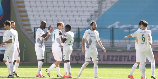 Konyaspor, sahasında Yukatel Denizlispor'u 2-0 mağlup etti 