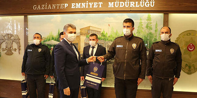 Gaziantep'te EYP ele geçiren polis ve bekçilere ödül verildi
