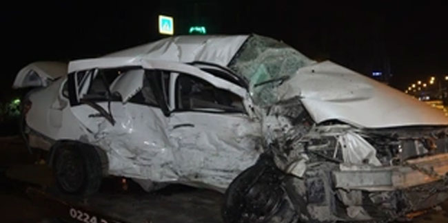 Bursa'da 2 otomobil kafa kafaya çarpıştı! Kaza anı kameralara yansıdı