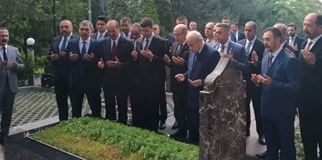 MHP lideri Bahçeli'den Türkeş'in mezarına ziyaret!