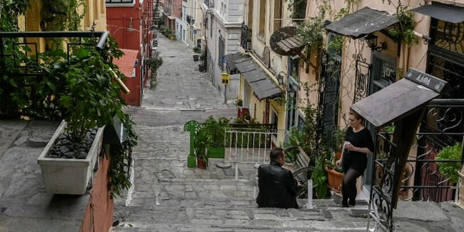 Yunanistan'da yeniden 3 haftalık karantinaya giriyor