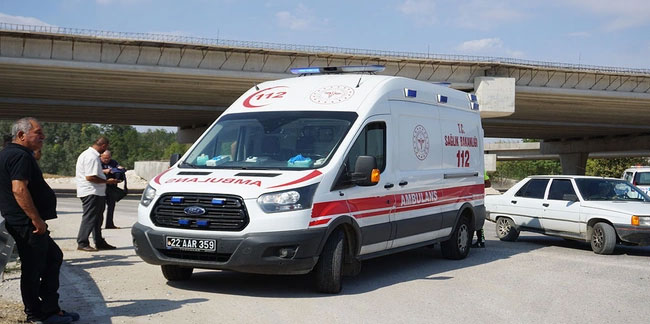 Edirne'de feci kaza! İki otomobil birbirine girdi: 3 yaralı