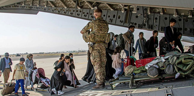 Afganistan'da mahsur kaldı, İngiltere'ye dava açtı