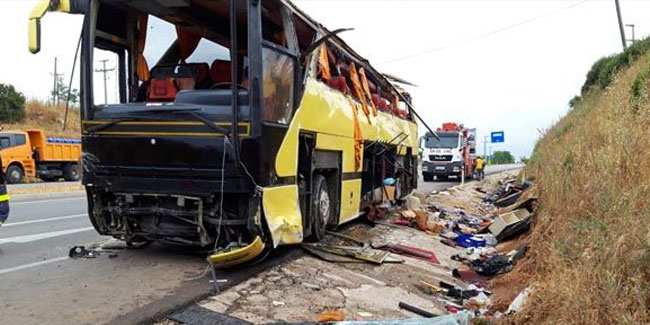 Feci otobüs kazası: 4 ölü 42 yaralı!
