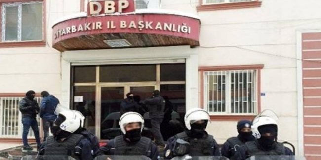 Diyarbakır’da DBP il binasına operasyon