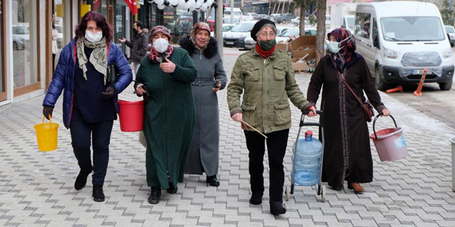 Su kesintilerini protesto için belediyeye yürüdüler