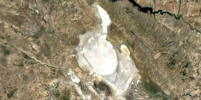 Tuz Gölü'ndeki kuraklığın çarpıcı boyutu uydu görüntülerine yansıdı