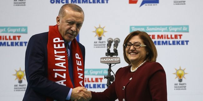 Mikrofonu açık unutan Erdoğan'dan Şahin'e: Rektörden memnun musun?