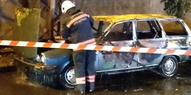 Trabzon''da park halindeki otomobil alev alev yandı