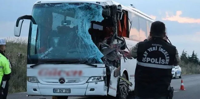Denizli'de TIR ile yolcu otobüsü çarpıştı!