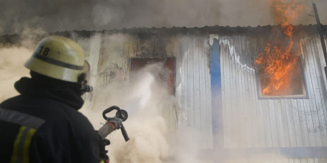Kiev'de hava saldırılarının ardından yangın çıktı: 1 yaralı