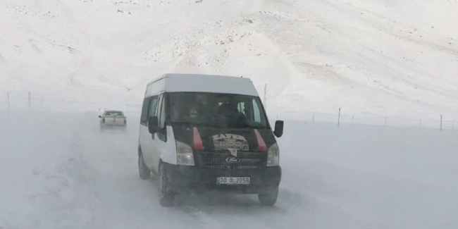 Kar sebebiyle mahsur kalan 40 öğrenci saatler sonra kurtarıldı