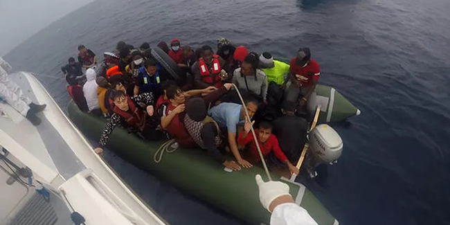 Türk kara sularına itilen 45 sığınmacı kurtarıldı