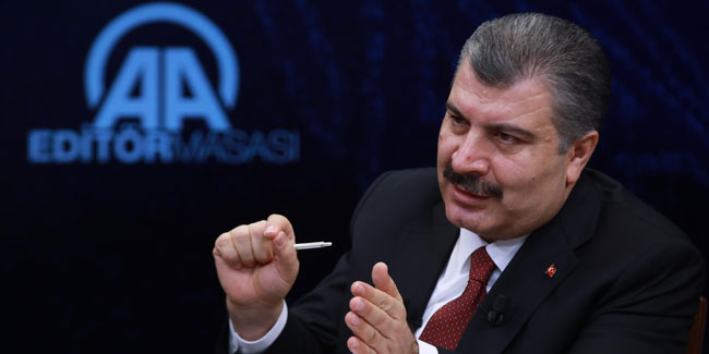 Sağlık Bakanı Koca'dan "Maskenizi sigara için çıkarmayın" uyarısı