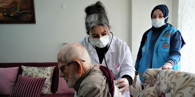 80 yaş ve üzeri bin hastaya evde sağlık hizmeti