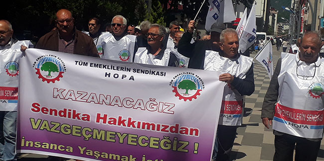 Hopa Emeklilerin Sendikası Başkanı Saim Aydın, sandığı işaret etti: Emeklileri yok sayanı bizde yok sayarız!