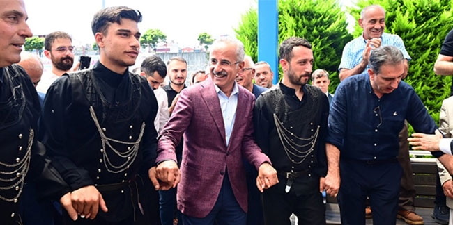 Trabzon'da Bakan Uraloğlu'na coşkulu karşılama!