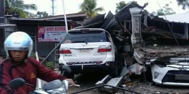 Endonezya'da 6,2 büyüklüğünde deprem: 4 ölü, 637 yaralı