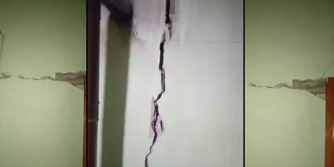 Hakkari'de deprem: 28 ev ve 1 ahırda çatlaklar