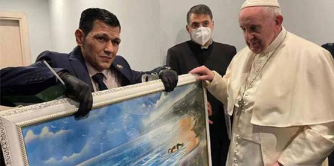 Aylan bebeğin babası Papa'ya hediye verdi, sosyal medya karıştı