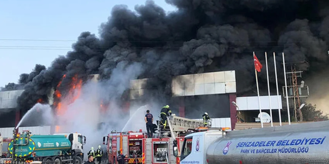 Manisa'daki fabrikada büyük yangın