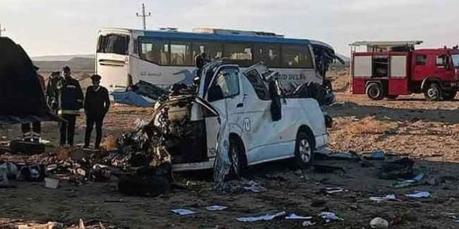 Mısır'da katliam gibi trafik kazası: 17 kişi öldü