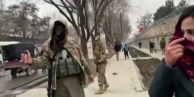 Taliban, protestocu kadınların yüzüne biber gazı sıktı