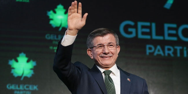 Ahmet Davutoğlu Gelecek Partisi'nin genel başkanlığına seçildi 