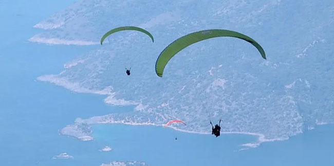 Antalya'da paraşüt faciası! Denize düştüler