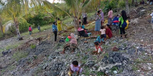 Endonezya'da halk, 7,3'lük deprem sonrası tsunami korkusu yaşıyor