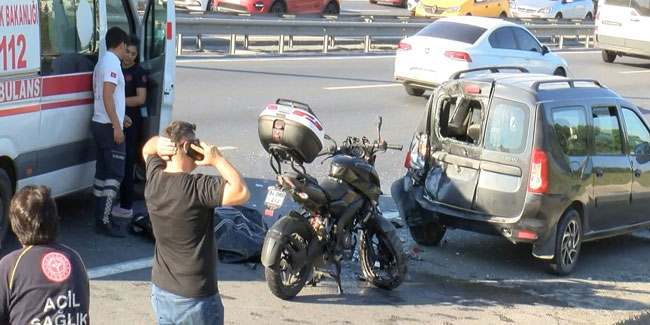 Emniyet şeridindeki araca çarptı: Motosiklet sürücüsü öldü